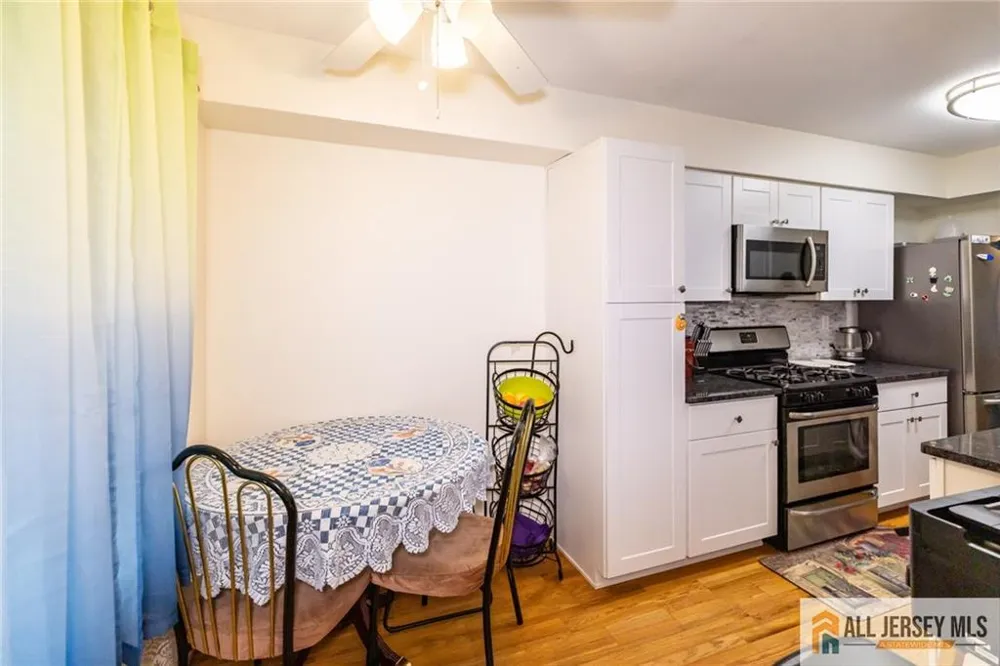 17 Heritage Court Ewing, NJ 08628