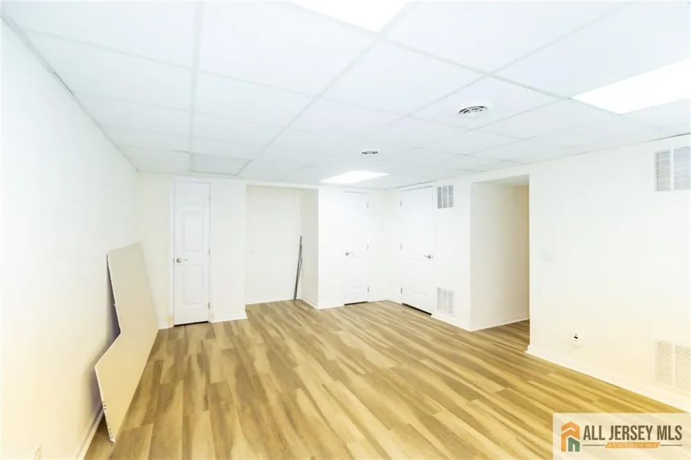 17 Heritage Court Ewing, NJ 08628