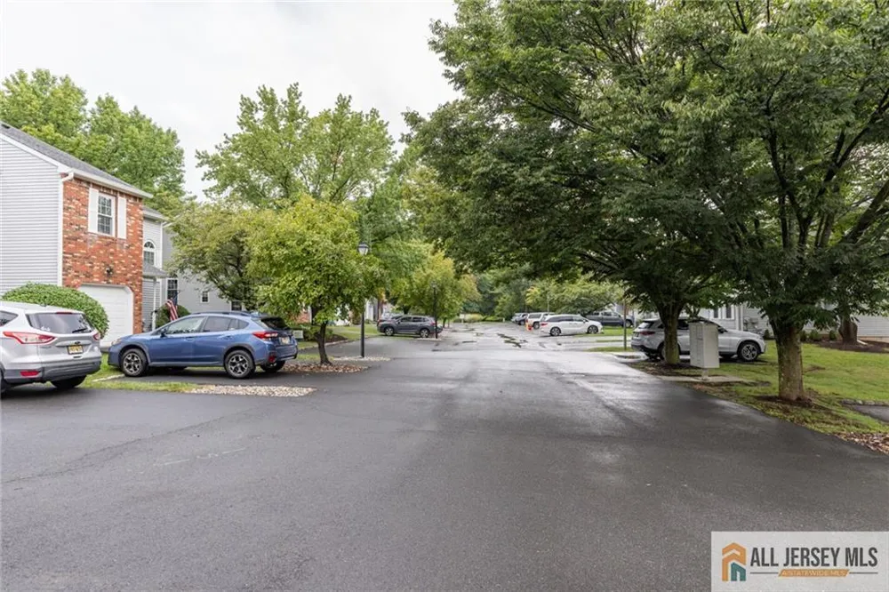 17 Heritage Court Ewing, NJ 08628