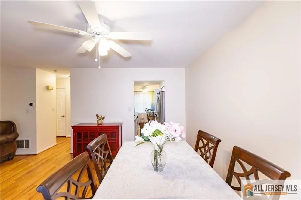 17 Heritage Court Ewing, NJ 08628