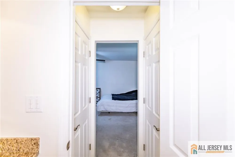 17 Heritage Court Ewing, NJ 08628