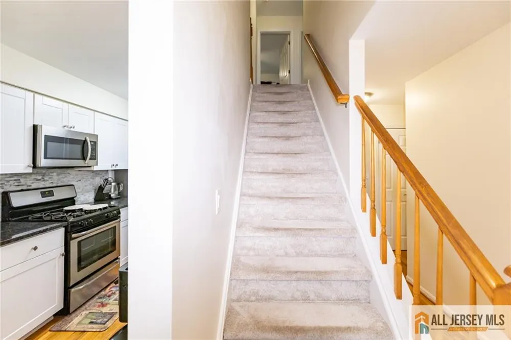 17 Heritage Court Ewing, NJ 08628