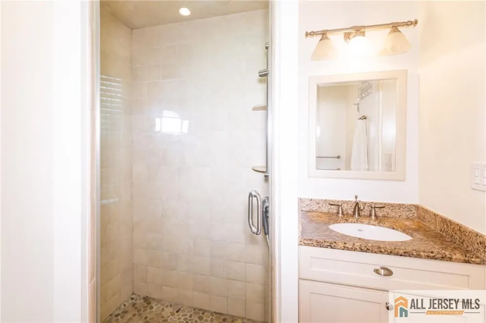 17 Heritage Court Ewing, NJ 08628