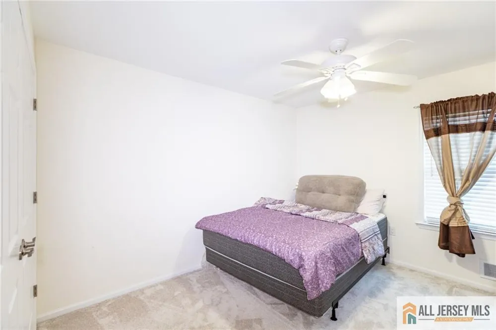 17 Heritage Court Ewing, NJ 08628
