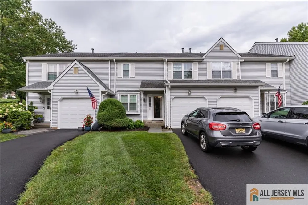 17 Heritage Court Ewing, NJ 08628