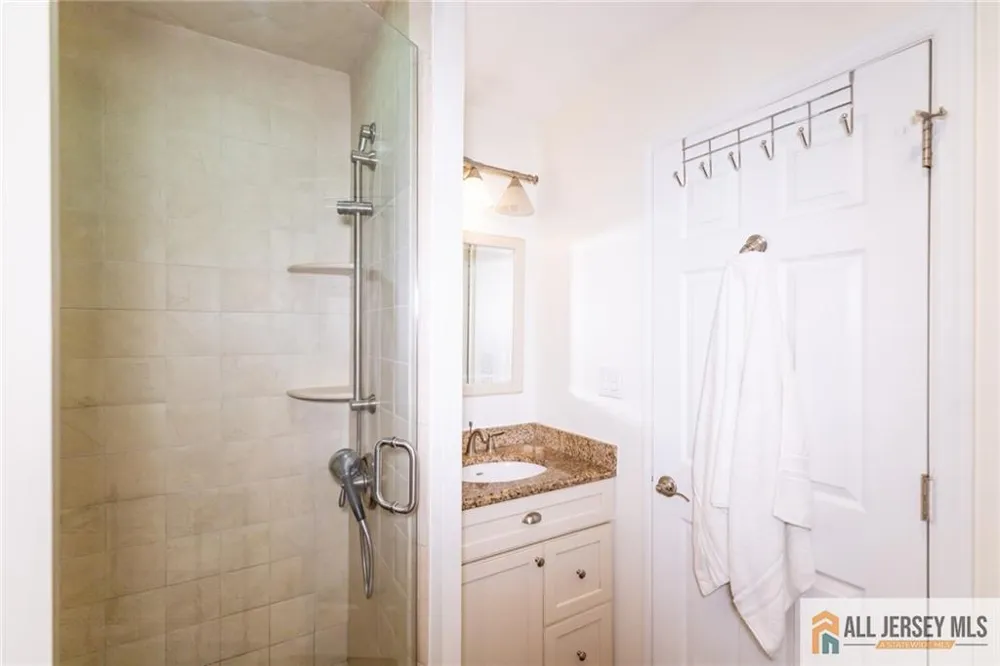 17 Heritage Court Ewing, NJ 08628