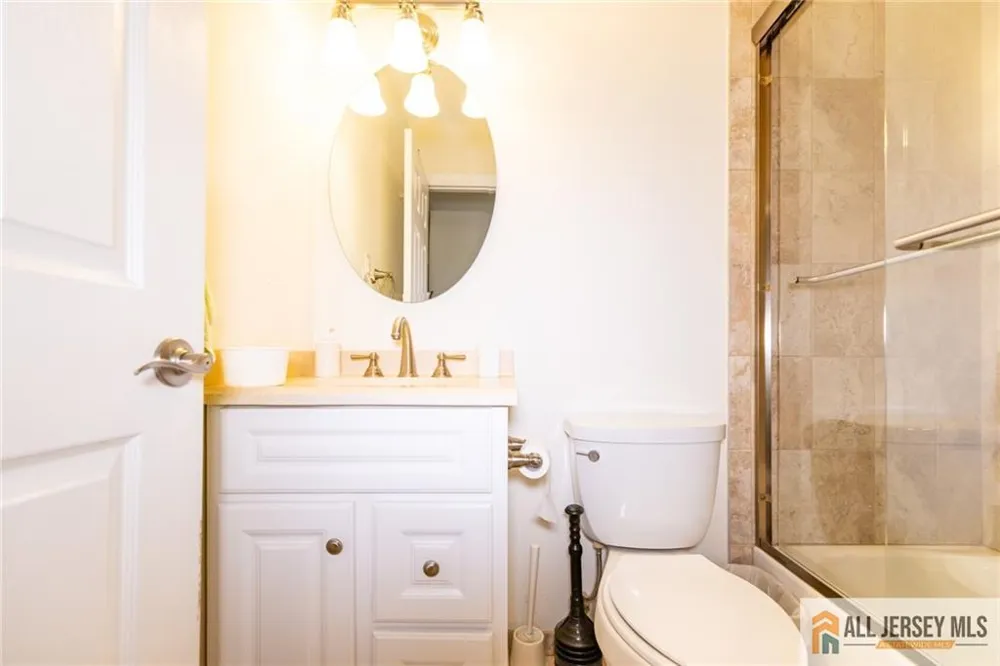 17 Heritage Court Ewing, NJ 08628