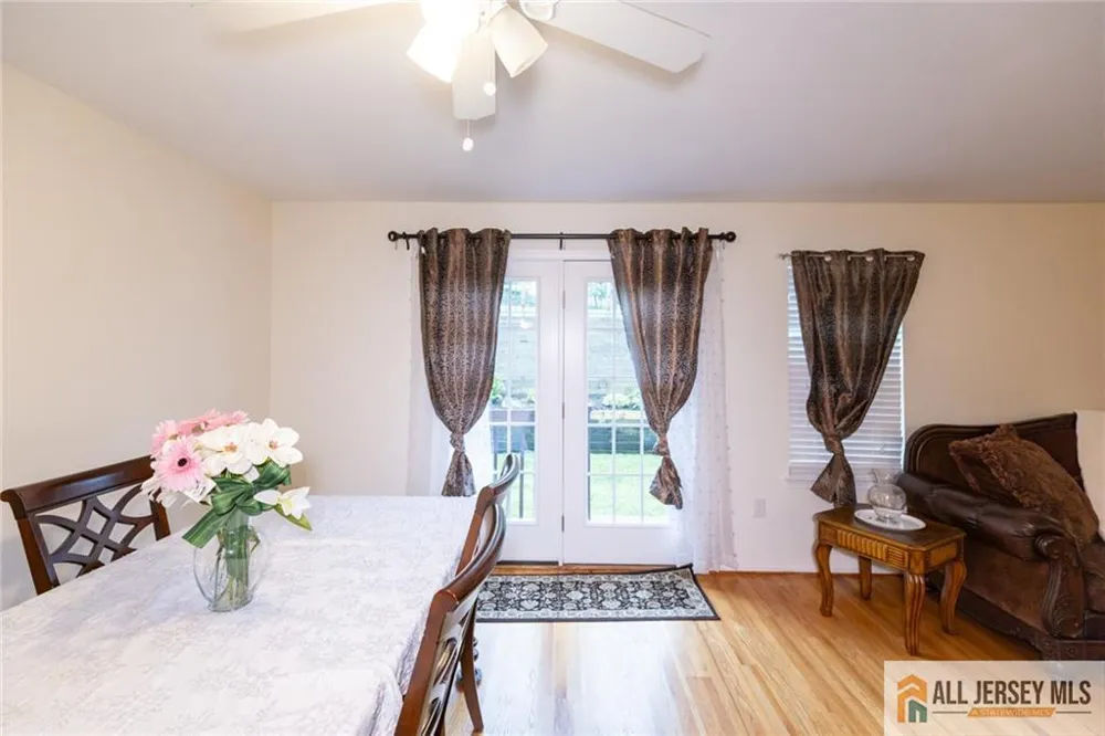 17 Heritage Court Ewing, NJ 08628