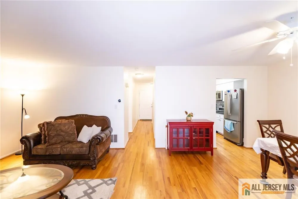 17 Heritage Court Ewing, NJ 08628