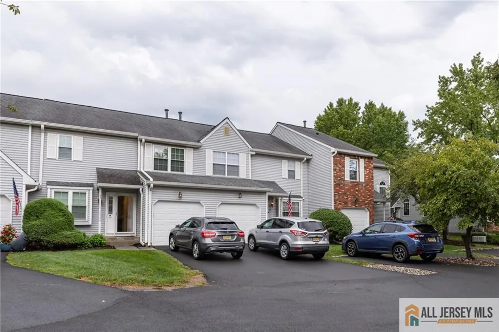17 Heritage Court Ewing, NJ 08628