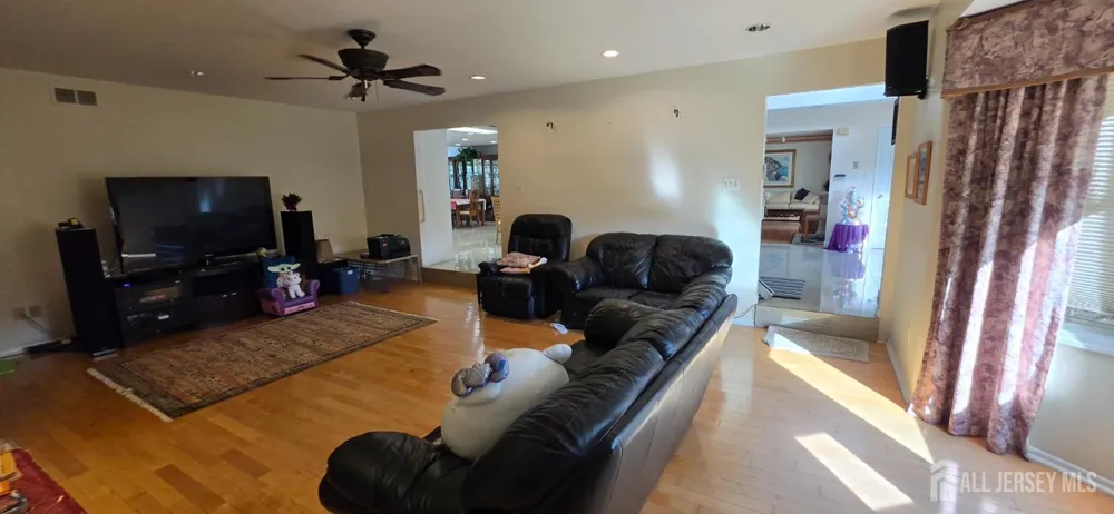 6 Sandra Drive Edison, NJ 08820