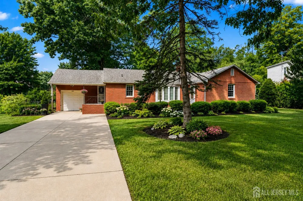 537 Ryders Lane East Brunswick, NJ 08816