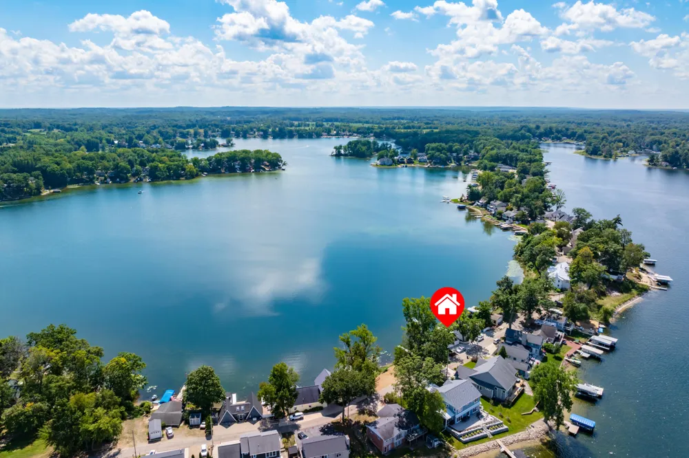 10861 Long Point Drive Plainwell, MI 49080