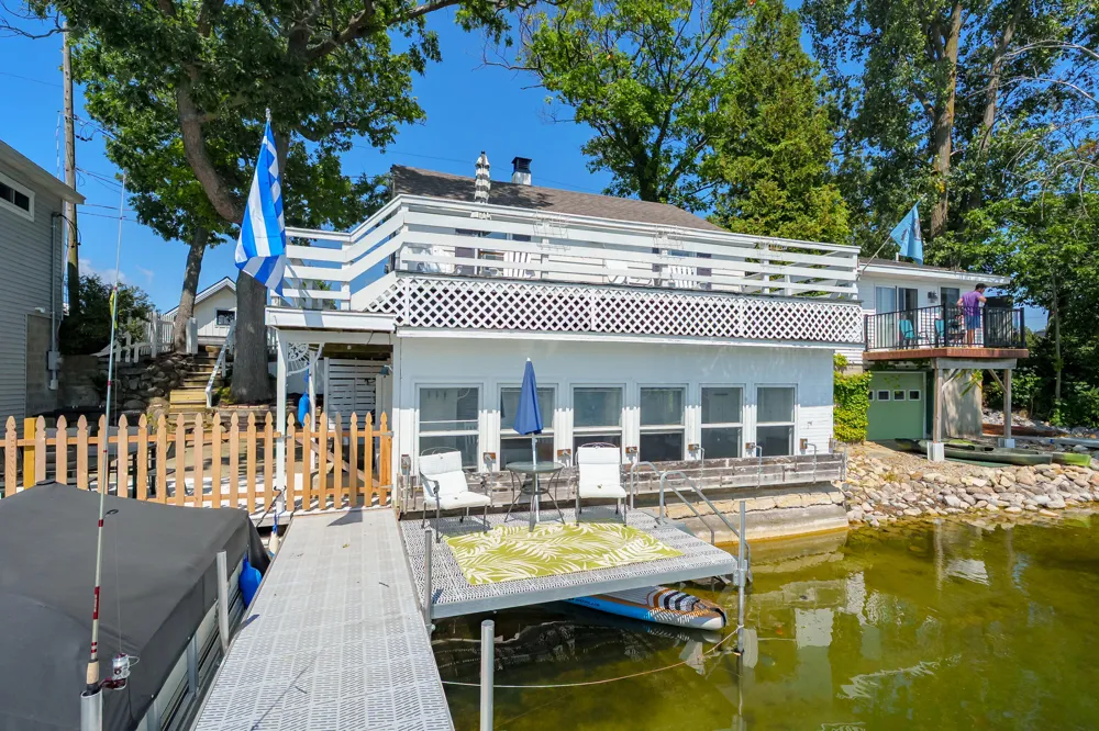 10861 Long Point Drive Plainwell, MI 49080