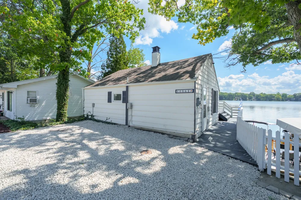 10861 Long Point Drive Plainwell, MI 49080