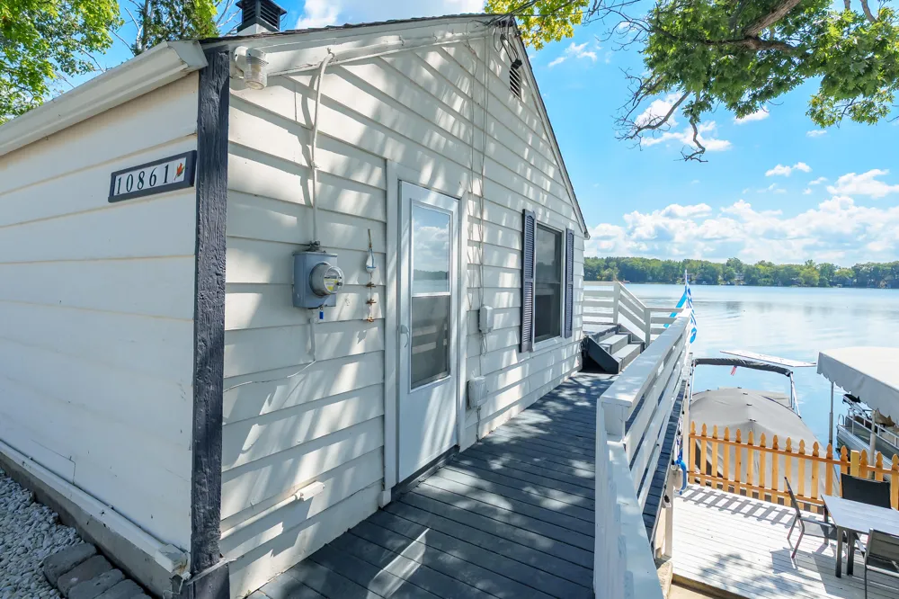 10861 Long Point Drive Plainwell, MI 49080