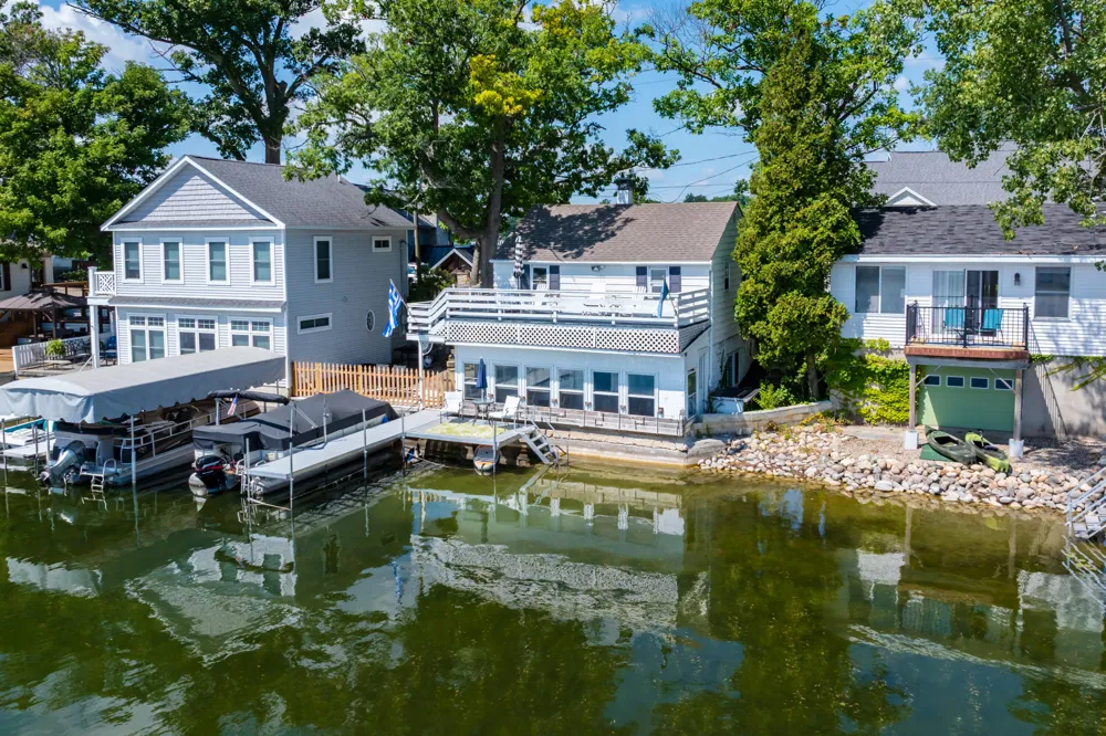 10861 Long Point Drive Plainwell, MI 49080