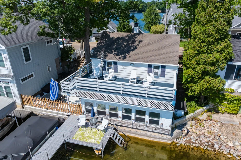 10861 Long Point Drive Plainwell, MI 49080