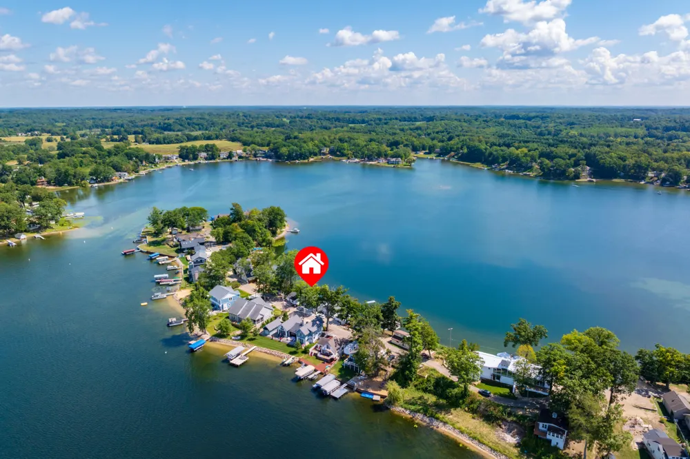 10861 Long Point Drive Plainwell, MI 49080