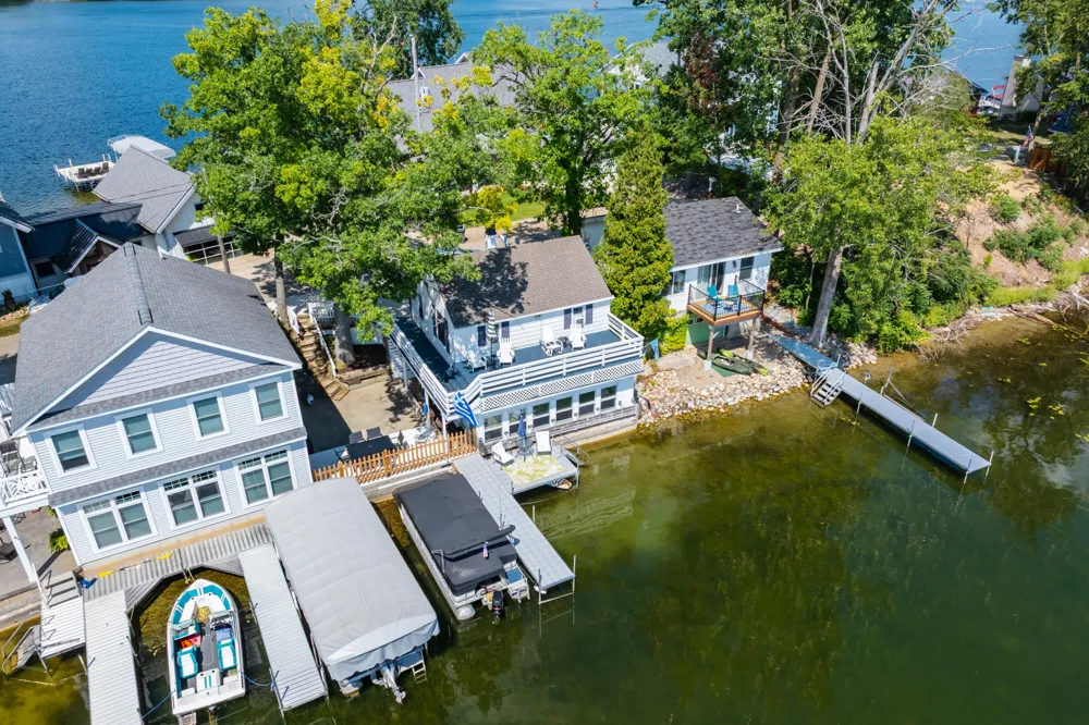 10861 Long Point Drive Plainwell, MI 49080