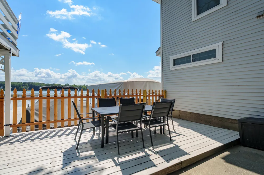 10861 Long Point Drive Plainwell, MI 49080