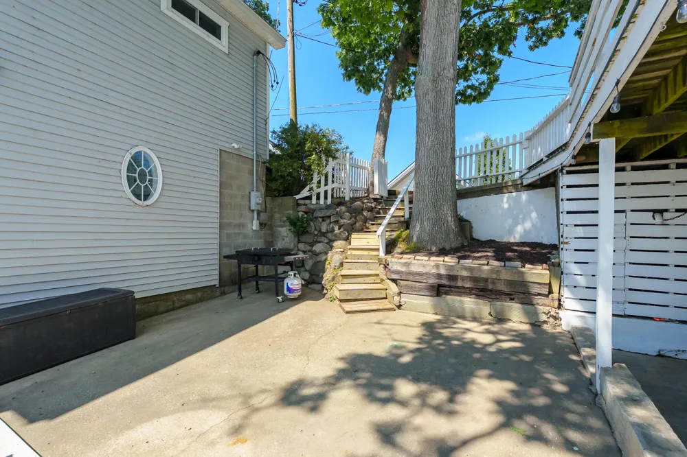10861 Long Point Drive Plainwell, MI 49080