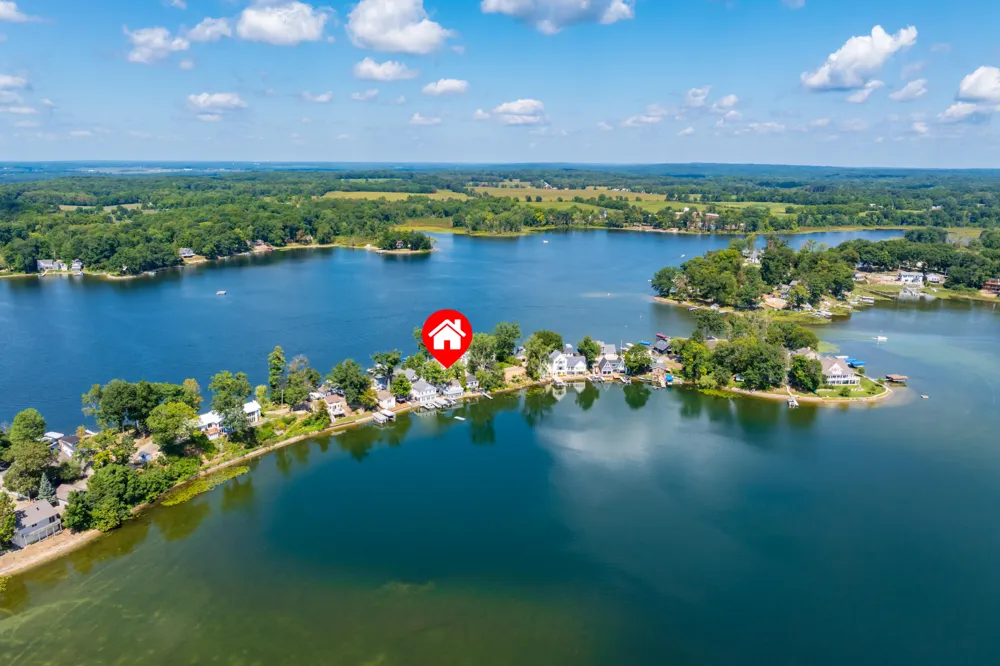 10861 Long Point Drive Plainwell, MI 49080