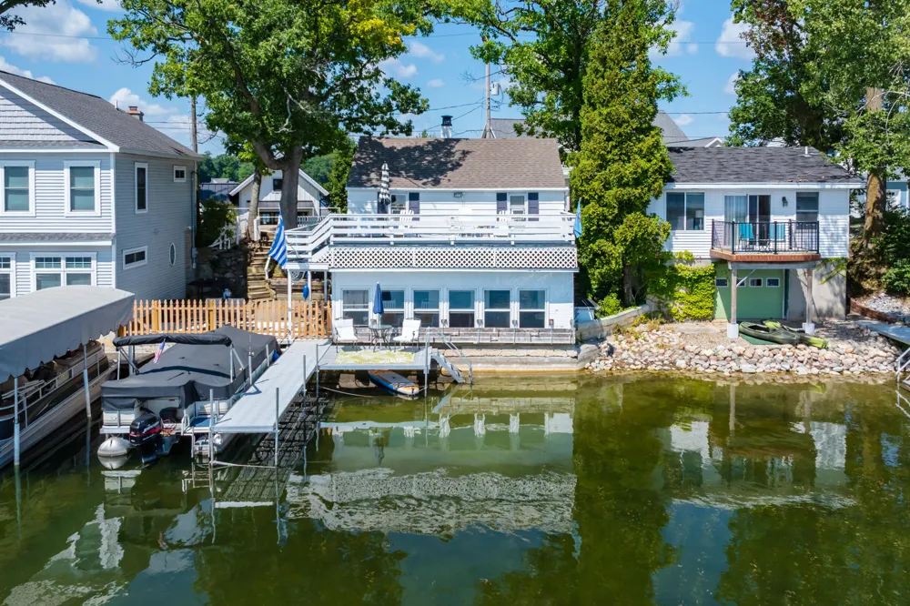 10861 Long Point Drive Plainwell, MI 49080