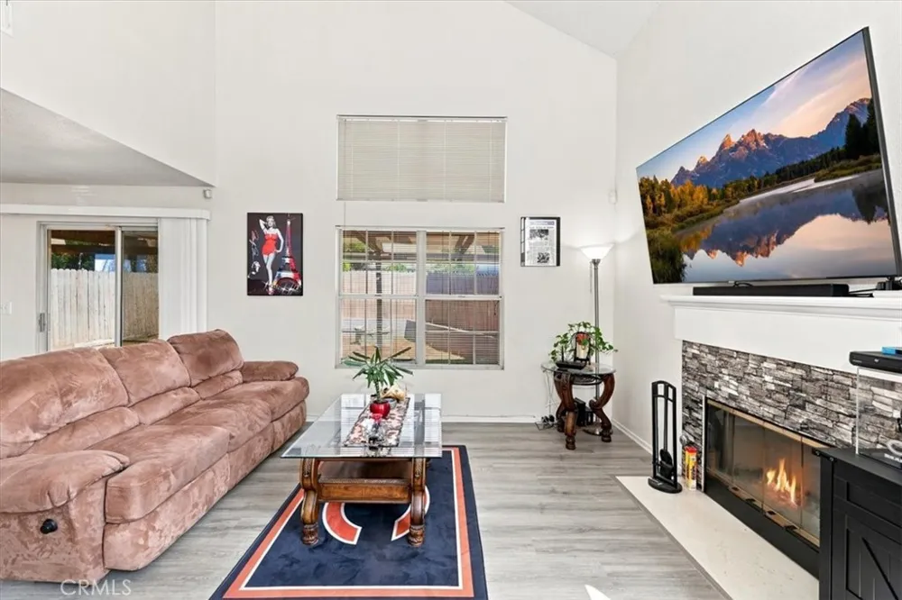 13962 Green Vista Fontana, CA 92337