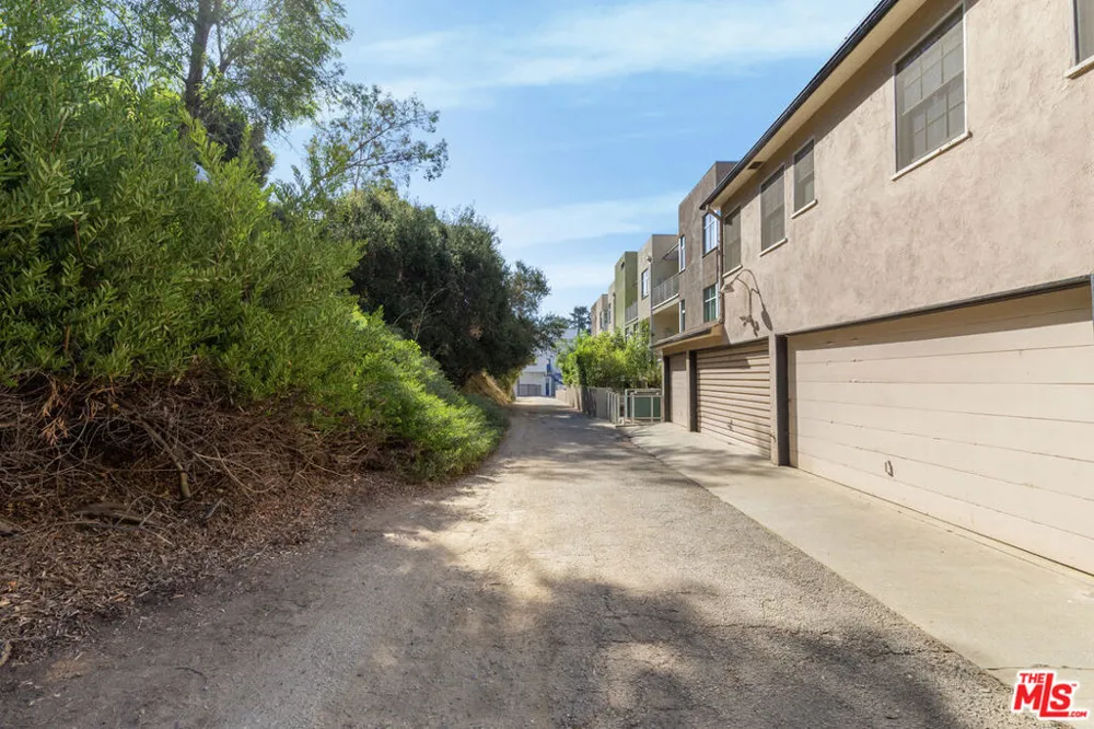 11737 Bellagio Road Los Angeles, CA 90049