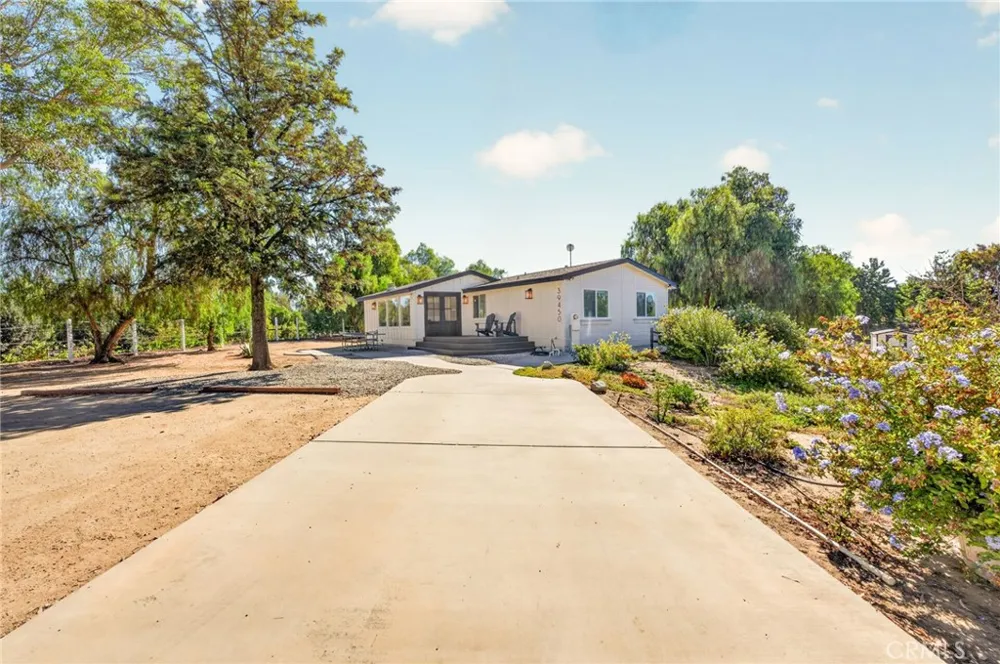 39450 Colleen Way Temecula, CA 92592