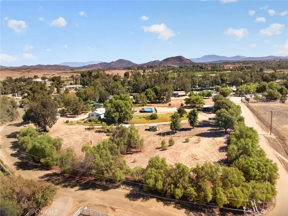 39450 Colleen Way Temecula, CA 92592