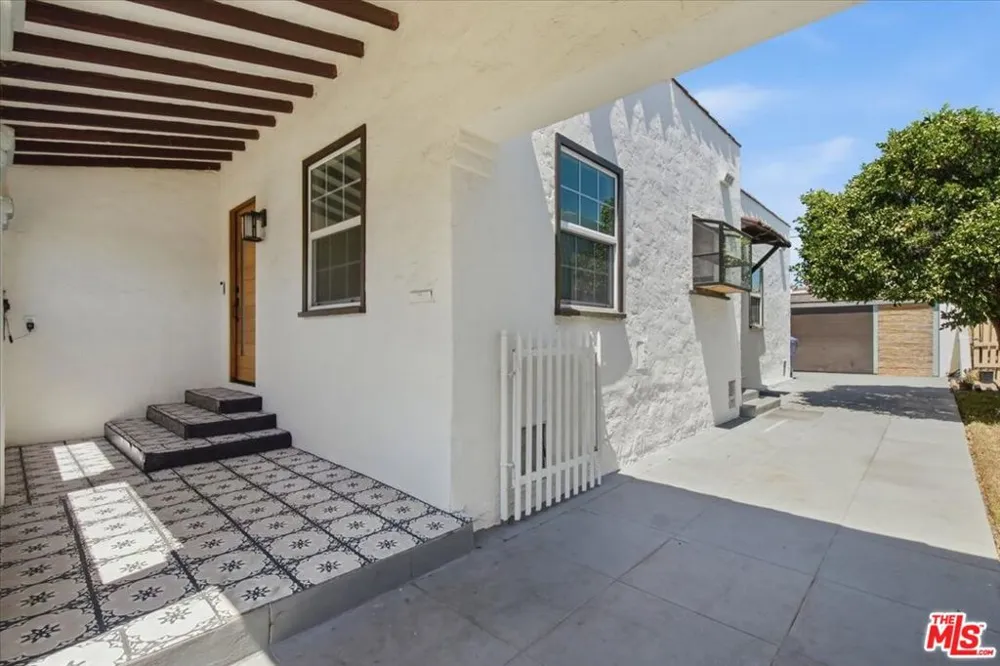 1135 W 81st Place Los Angeles, CA 90044