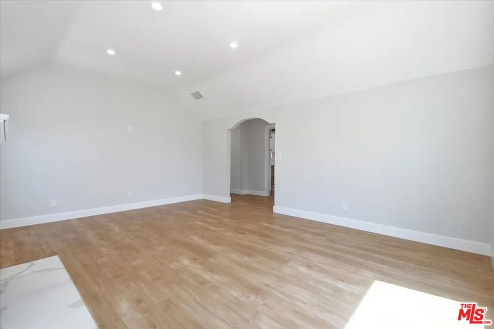 1135 W 81st Place Los Angeles, CA 90044