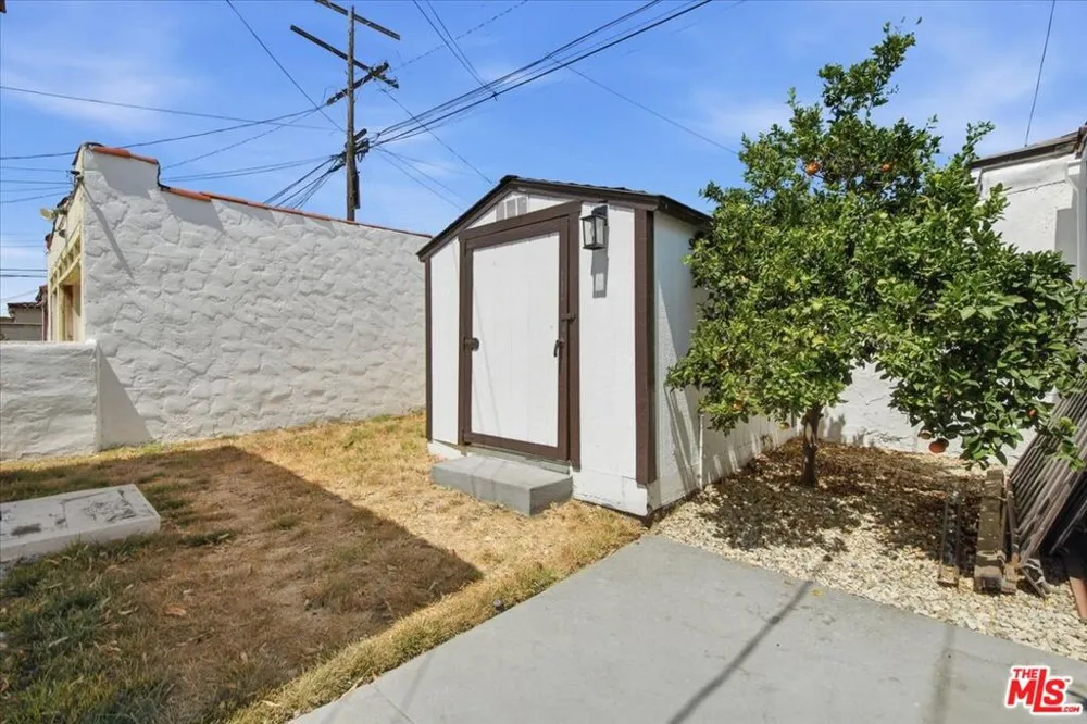 1135 W 81st Place Los Angeles, CA 90044