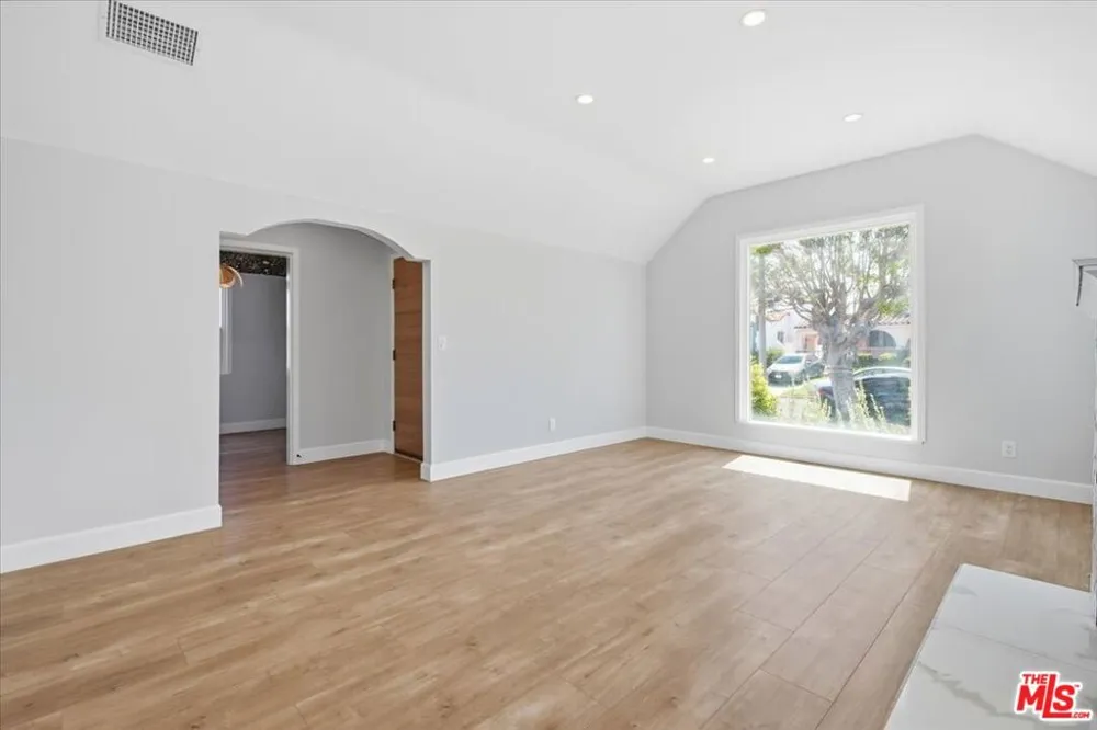 1135 W 81st Place Los Angeles, CA 90044