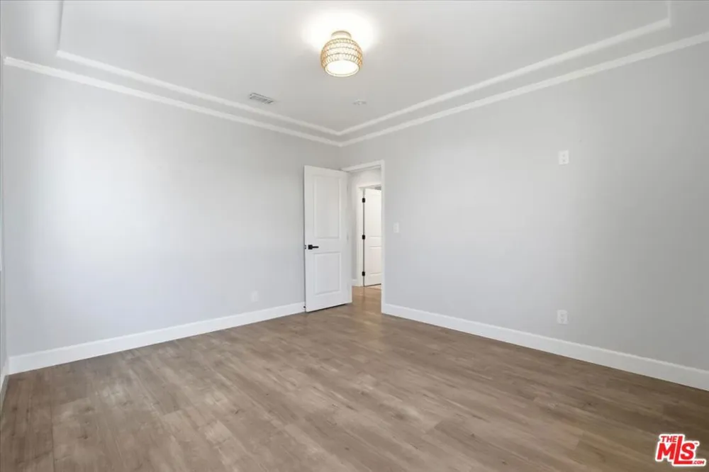 1135 W 81st Place Los Angeles, CA 90044
