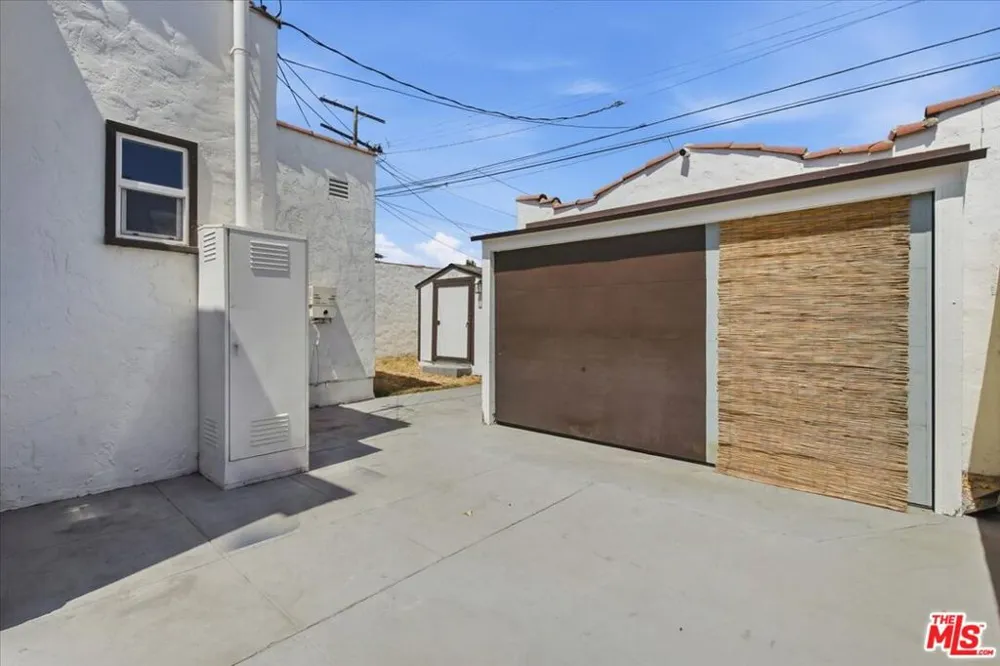 1135 W 81st Place Los Angeles, CA 90044