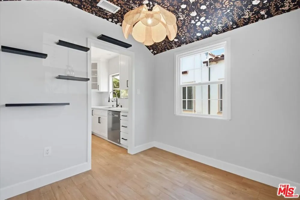 1135 W 81st Place Los Angeles, CA 90044