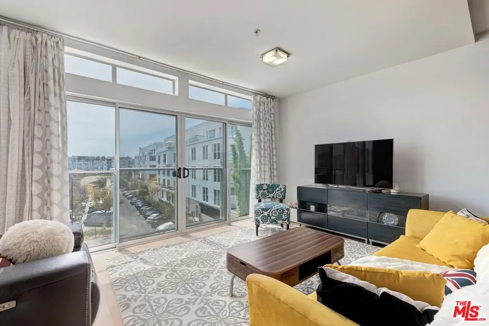 4215 Glencoe Avenue #317 Los Angeles, CA 90292
