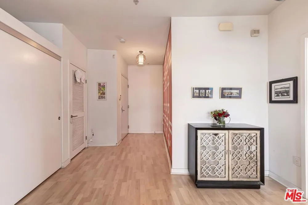 4215 Glencoe Avenue #317 Los Angeles, CA 90292