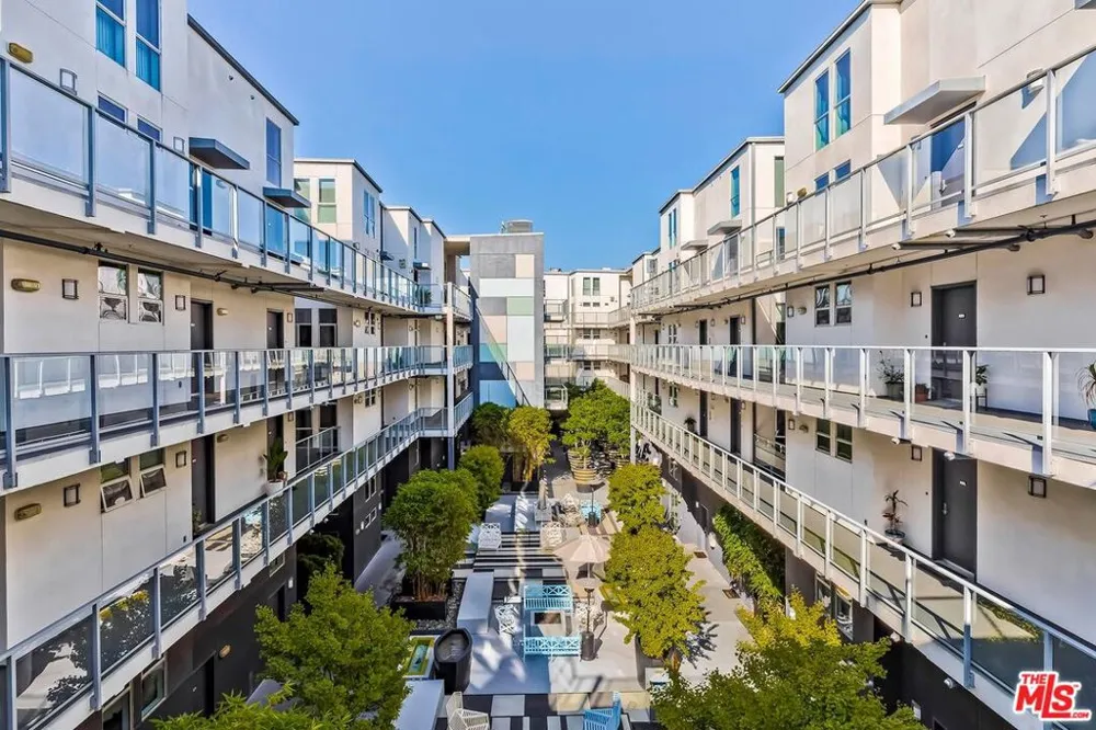 4215 Glencoe Avenue #317 Los Angeles, CA 90292