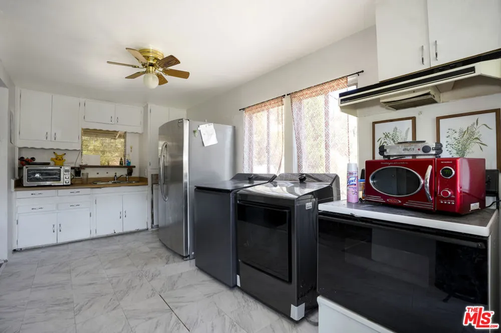 17565 Lone Pine Trail Lake Hughes, CA 93532