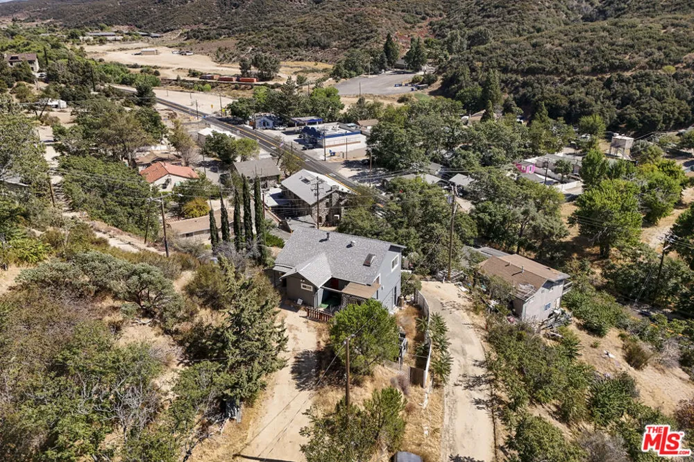 17565 Lone Pine Trail Lake Hughes, CA 93532
