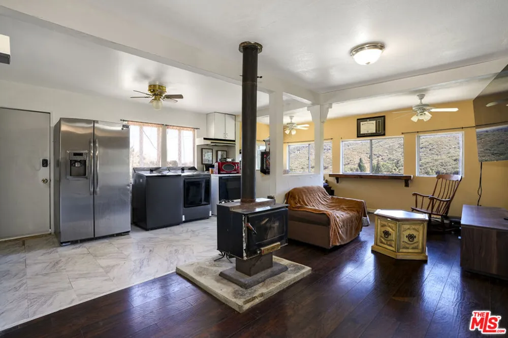 17565 Lone Pine Trail Lake Hughes, CA 93532