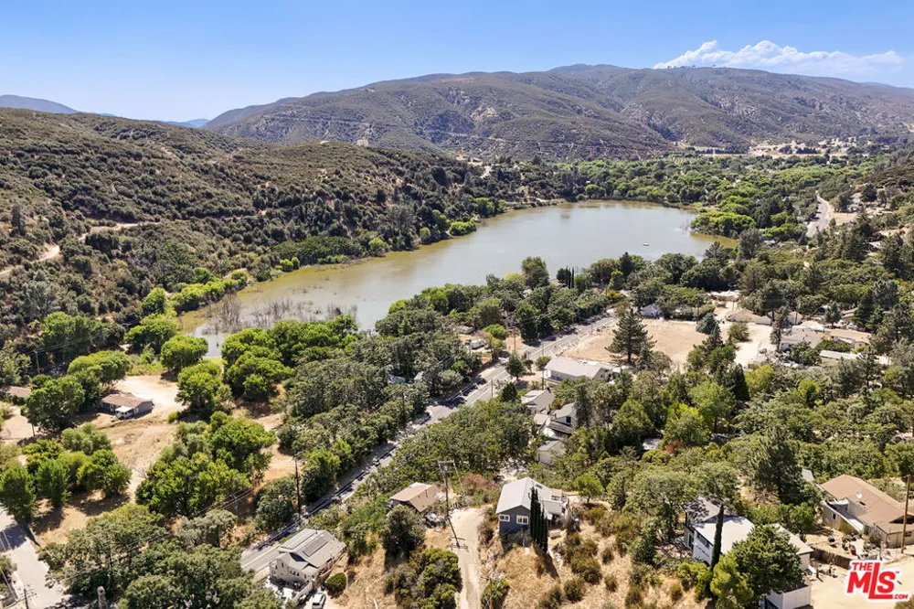 17565 Lone Pine Trail Lake Hughes, CA 93532