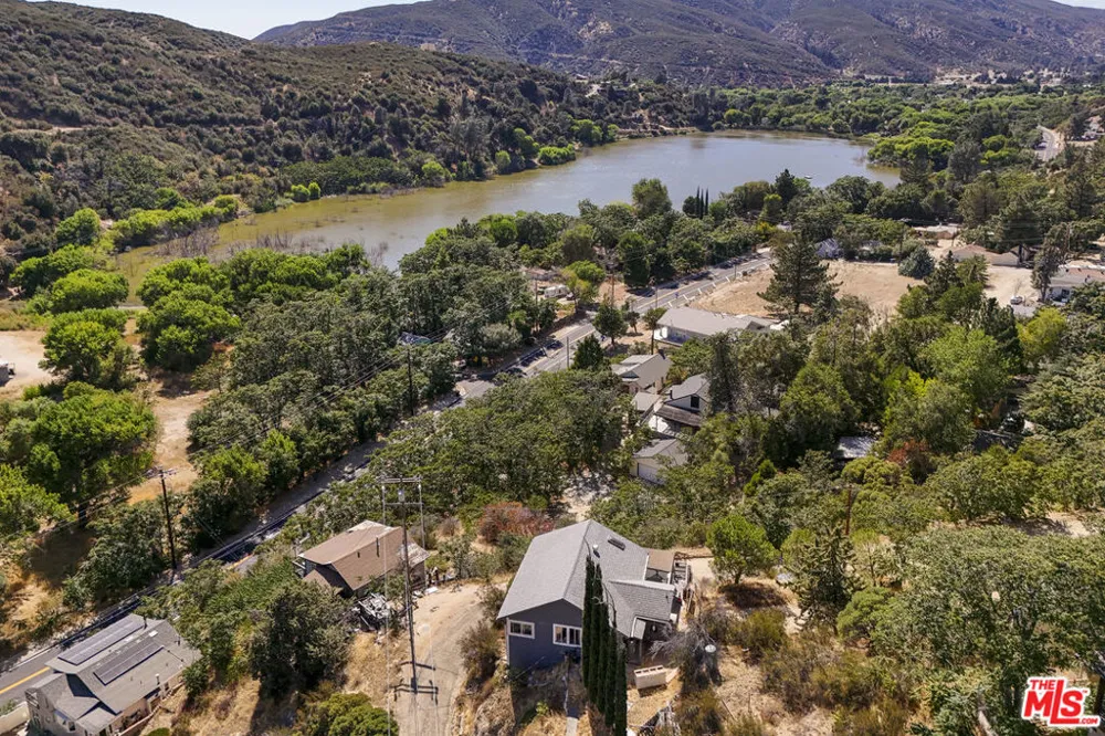 17565 Lone Pine Trail Lake Hughes, CA 93532
