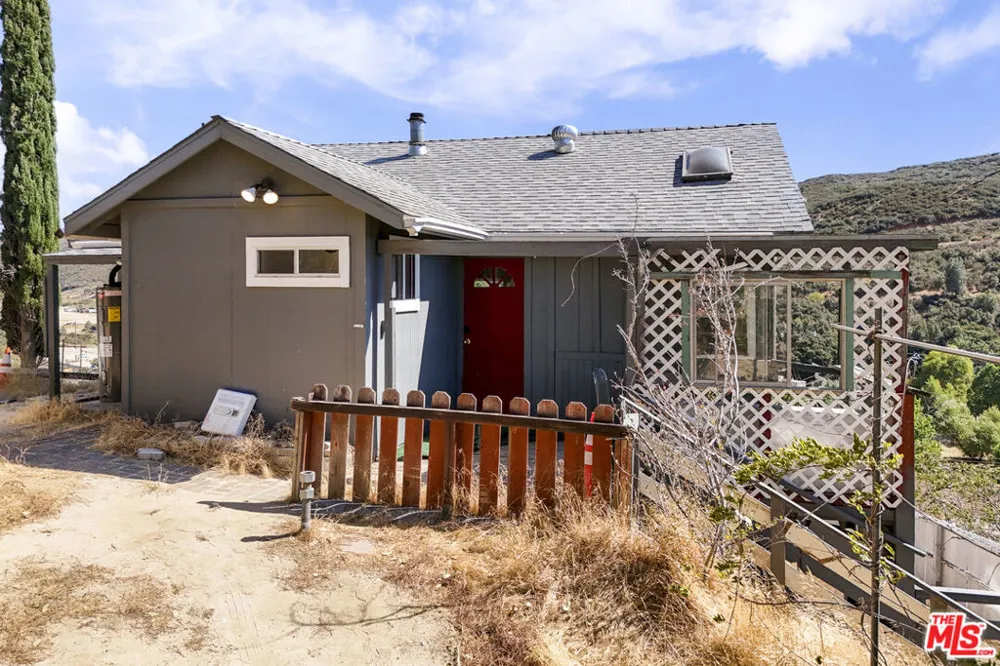 17565 Lone Pine Trail Lake Hughes, CA 93532