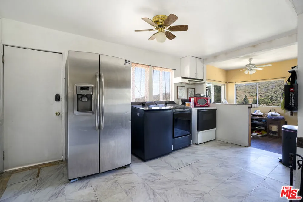 17565 Lone Pine Trail Lake Hughes, CA 93532