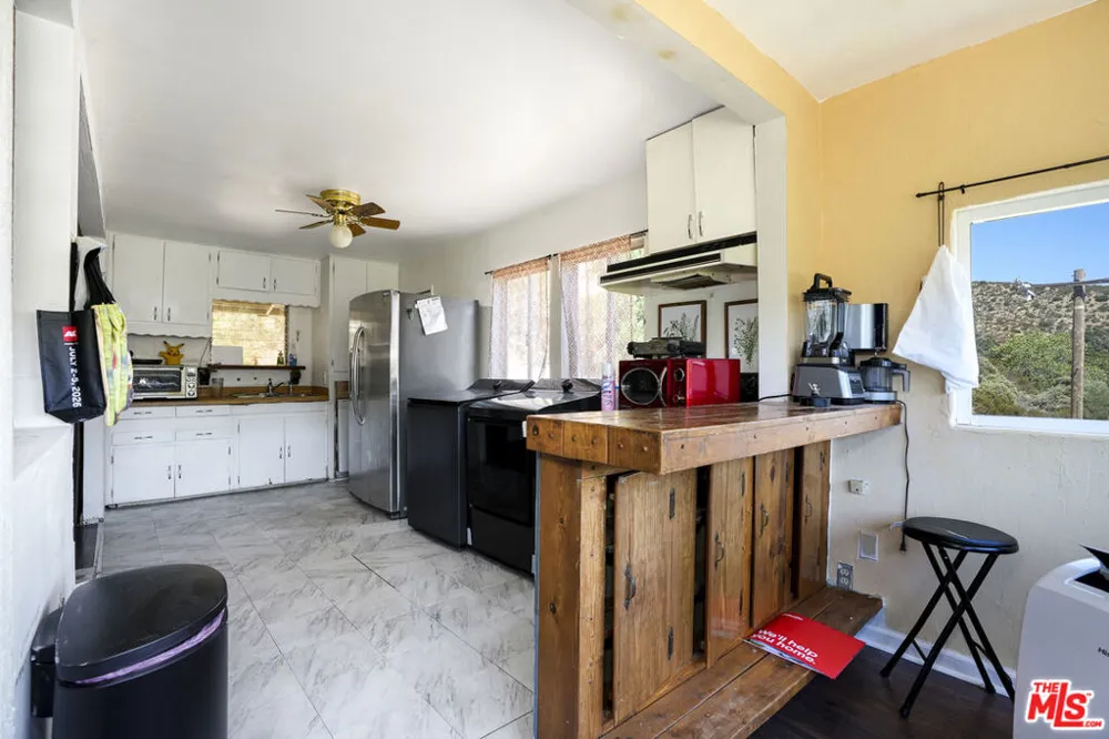 17565 Lone Pine Trail Lake Hughes, CA 93532